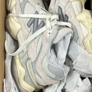 New Balance Women's Sneakers - Cream and Gray